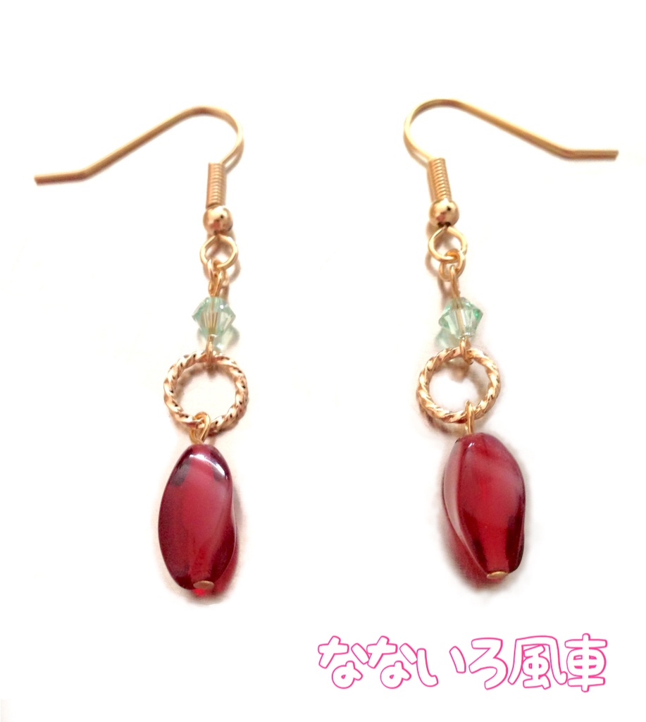 赤い実ピアス・イヤリング
